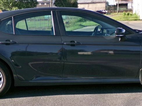 Used 2025 Toyota Camry LE w/ Convenience Package FWD image 5