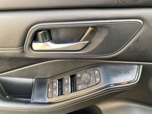 Used 2024 Nissan Rogue SL image 21