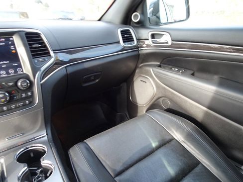 Used 2018 Jeep Grand Cherokee Overland image 21