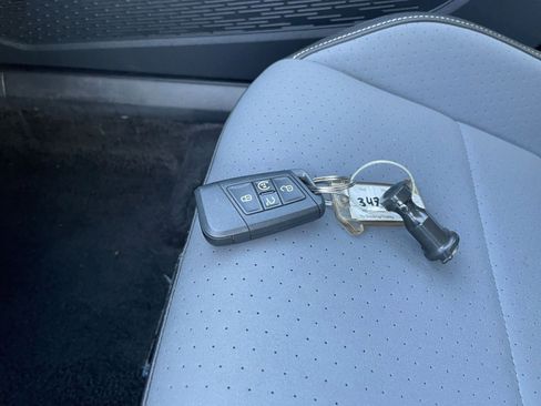 Used 2025 Volkswagen Jetta SE image 25