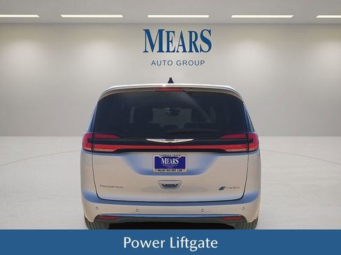 Used 2024 Chrysler Pacifica Select image 5