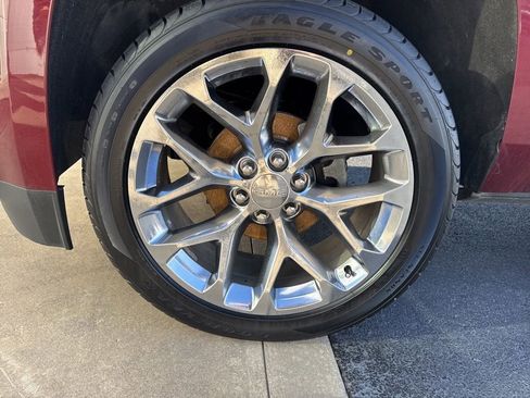 Used 2019 GMC Yukon Denali image 2