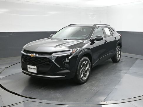 Used 2024 Chevrolet Trax LT w/ Driver Confidence Package FWD image 30