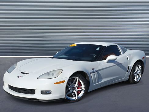 Used 2013 Chevrolet Corvette Grand Sport w/ 2LT Preferred Equipment Group image 1