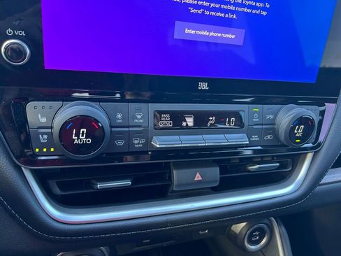 Used 2024 Toyota Grand Highlander AWD image 29