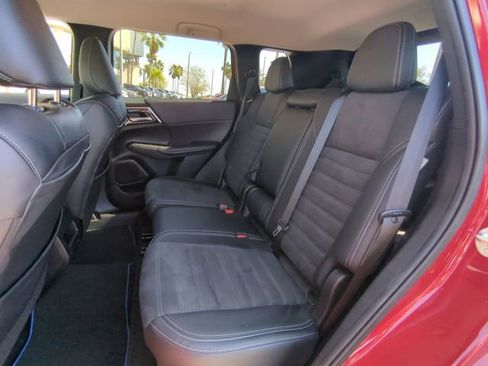 Used 2024 Mitsubishi Outlander SE AWD/4WD image 17