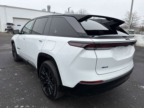 Used 2024 Jeep Wagoneer Launch Edition image 3