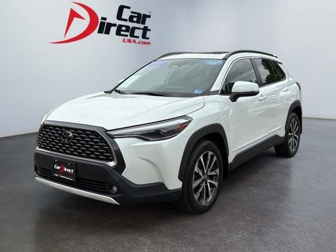 Used 2023 Toyota Corolla Cross XLE w/ Convenience Package AWD/4WD image 7