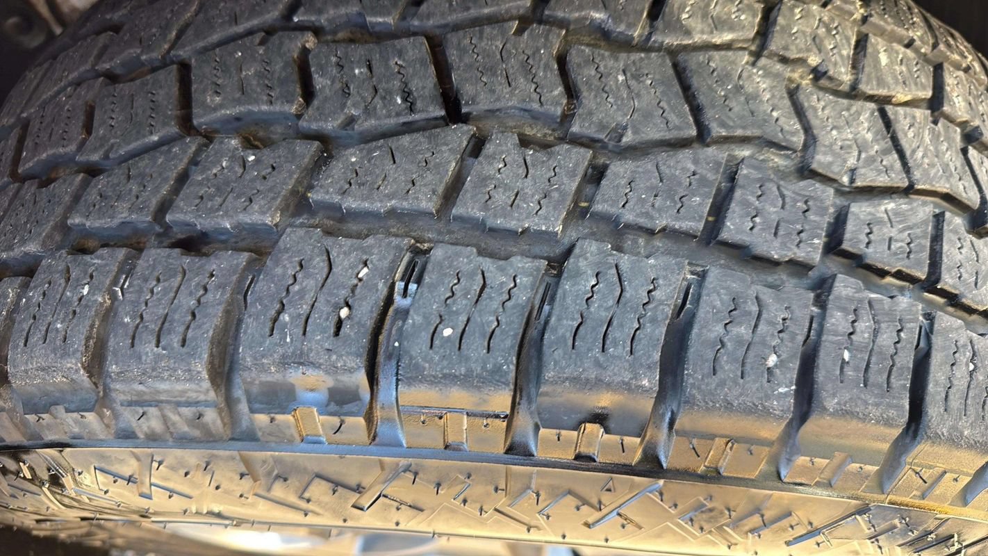 Used 2019 Jeep Cherokee Trailhawk AWD/4WD image 25
