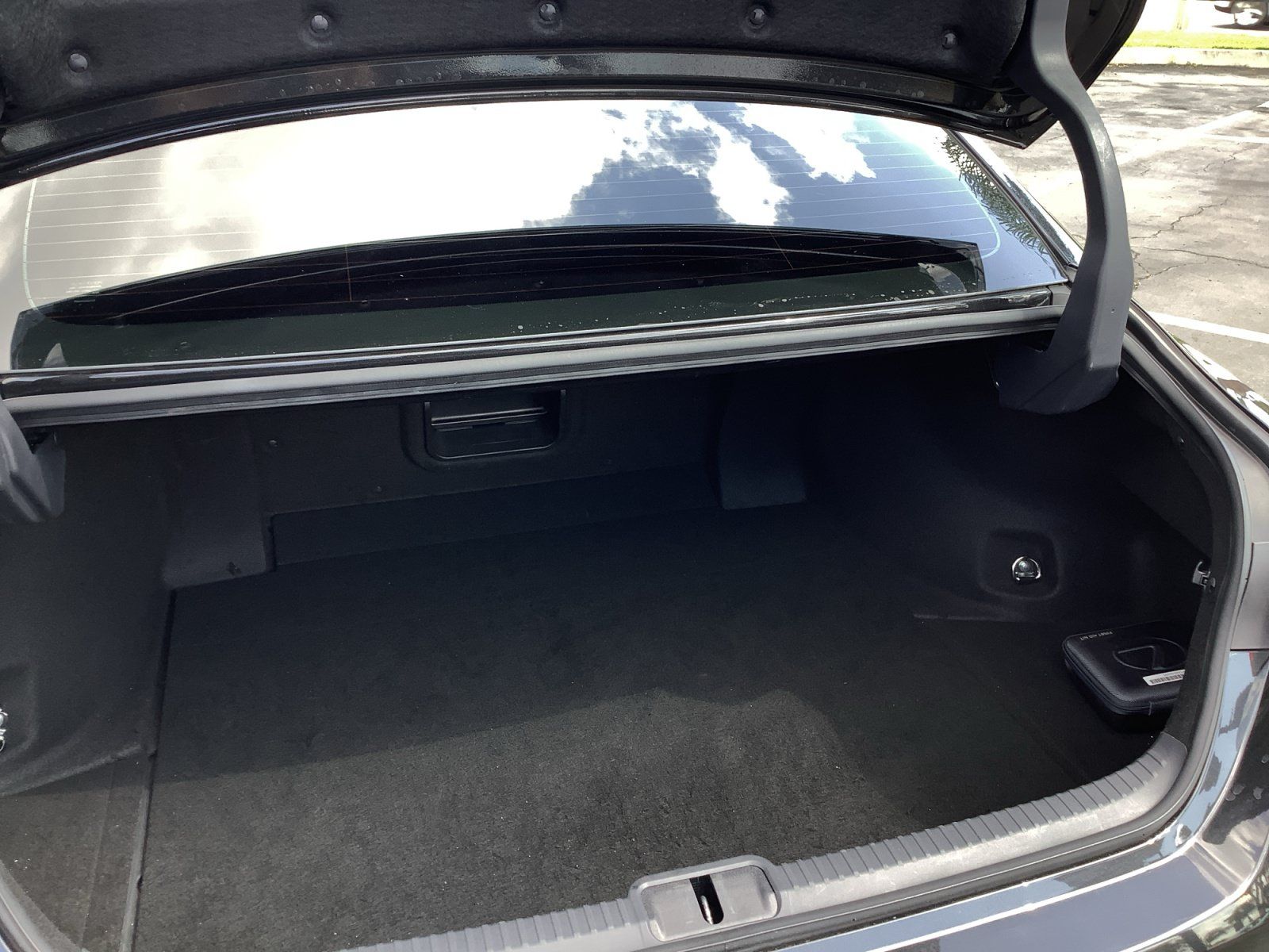 Used 2025 Lexus ES 300h w/ Luxury Package FWD image 19