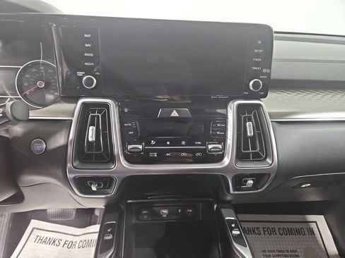 Used 2023 Kia Sorento EX image 19