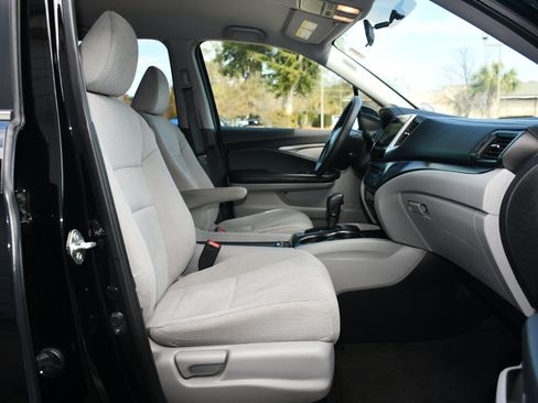 Used 2017 Honda Pilot EX image 18