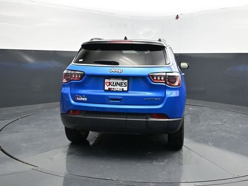 Used 2025 Jeep Compass Limited AWD/4WD image 8