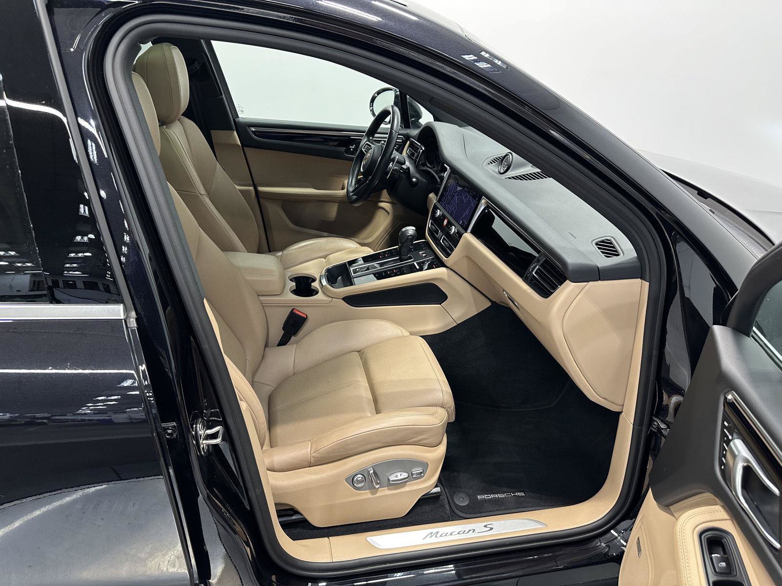 Used 2024 Porsche Macan S AWD/4WD image 43