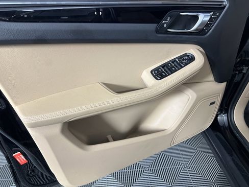 Used 2024 Porsche Macan w/ Premium Plus Package image 25