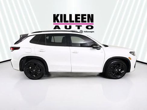 New 2026 Volkswagen Tiguan SE R-Line FWD image 8