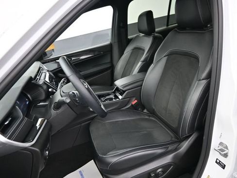 Used 2022 Jeep Grand Cherokee Altitude image 15