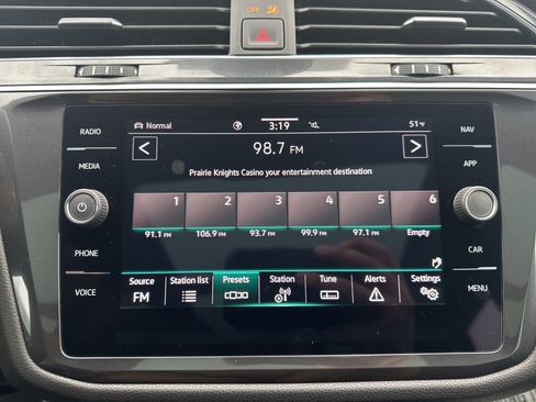 Certified 2022 Volkswagen Tiguan SEL R-Line image 24