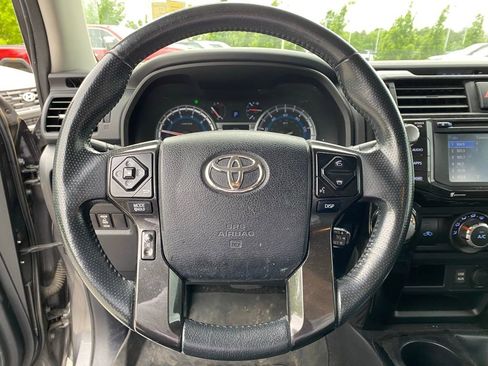 Used 2018 Toyota 4Runner TRD Off-Road AWD/4WD image 12