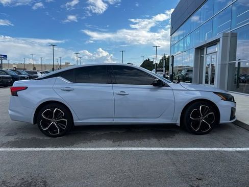 Used 2023 Nissan Altima 2.5 SR AWD/4WD image 4
