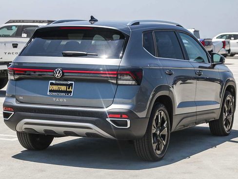 New 2025 Volkswagen Taos SE w/ Black Wheel Package FWD image 6