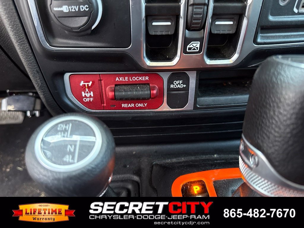 Used 2023 Jeep Gladiator Mojave w/ Cold Weather Group AWD/4WD image 32