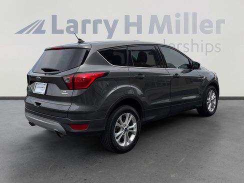 Used 2019 Ford Escape SE FWD image 5