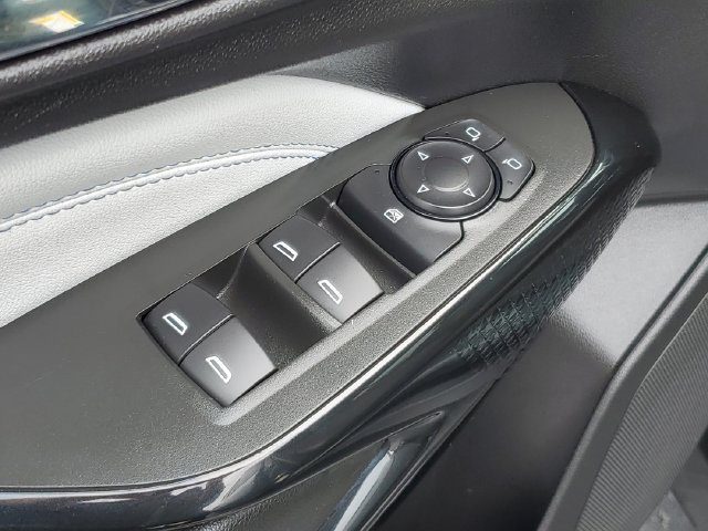 Used 2025 Chevrolet Trax LT FWD image 23