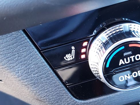 New 2025 Mitsubishi Outlander SEL image 17