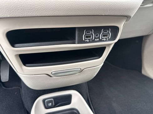 Used 2023 Chrysler Voyager LX FWD image 32