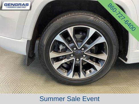 Used 2023 Jeep Grand Cherokee Overland AWD/4WD image 38