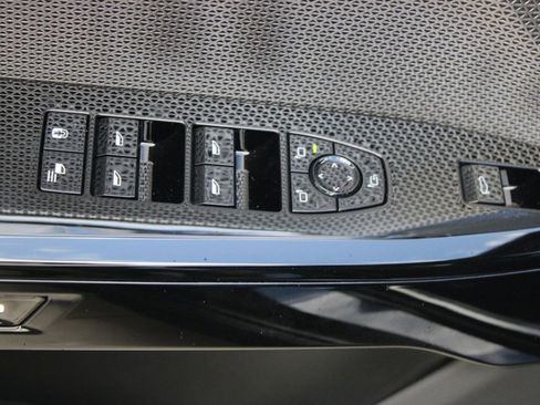 New 2026 BMW 750e xDrive image 19