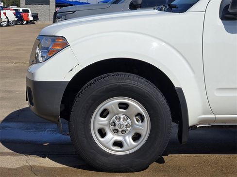 Used 2021 Nissan Frontier S image 6