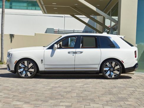 Certified 2025 Rolls-Royce Cullinan AWD/4WD image 3
