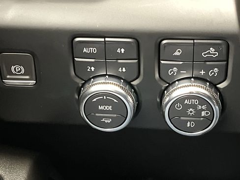 Certified 2024 GMC Sierra 2500 AT4 w/ AT4 Preferred Package image 19