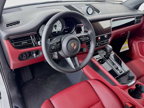 New 2026 Porsche Macan GTS image 4