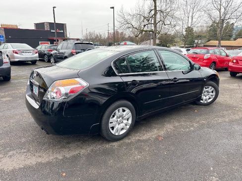 Used 2010 Nissan Altima 2.5 S FWD image 4