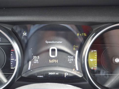 Used 2023 Jeep Wrangler Unlimited Sahara w/ Cold Weather Group AWD/4WD image 8