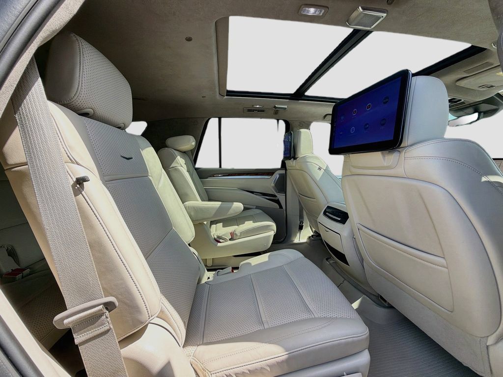 Certified 2025 Cadillac Escalade Sport Platinum w/ LPO, ONYX Package AWD/4WD image 31
