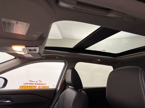 Used 2023 Nissan Rogue SL image 15