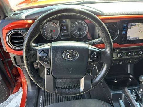 Used 2018 Toyota Tacoma TRD Sport AWD/4WD image 9
