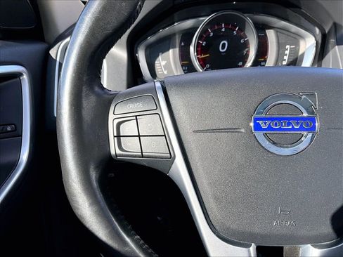 Used 2016 Volvo XC60 T6 w/ Climate Package image 16