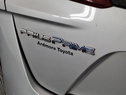Used 2018 Toyota Prius Prime Advanced image 23