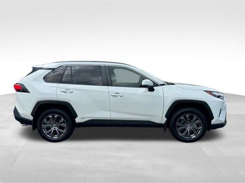 Used 2022 Toyota RAV4 XLE Premium AWD/4WD image 9