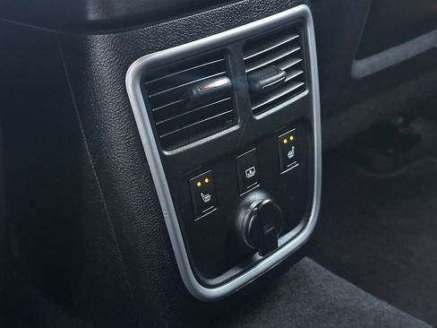 Used 2013 Chrysler 300 C image 18