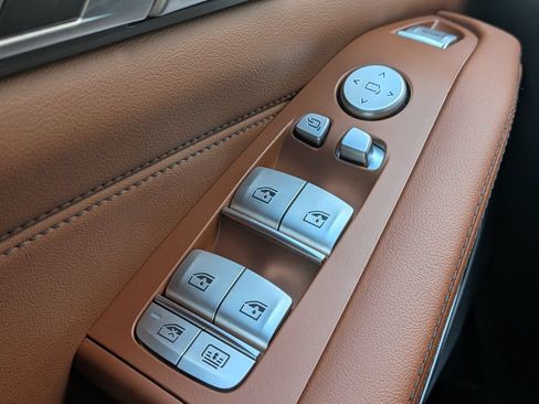 Used 2025 BMW X7 M60i AWD/4WD image 26