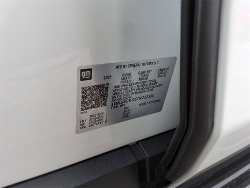 New 2026 Chevrolet Suburban LT image 35