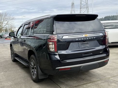 Used 2022 Chevrolet Suburban LT w/ LT Signature Package image 5