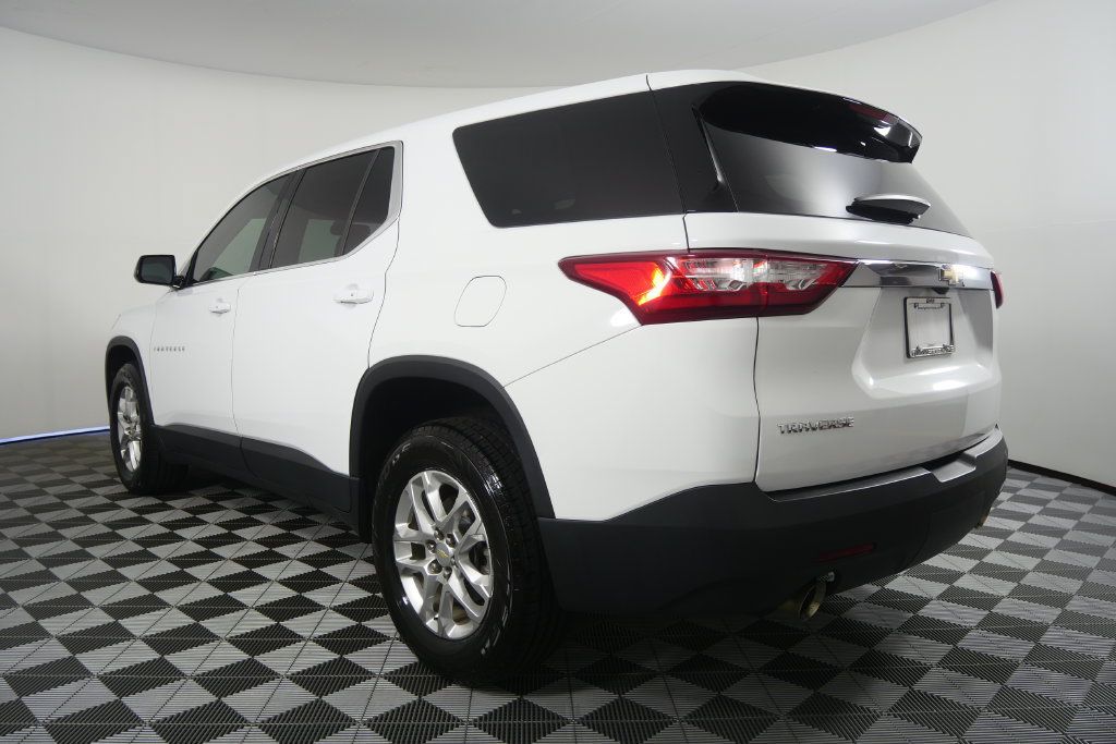 Used 2020 Chevrolet Traverse LS FWD image 3