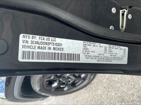 Used 2023 Jeep Compass Trailhawk AWD/4WD image 7